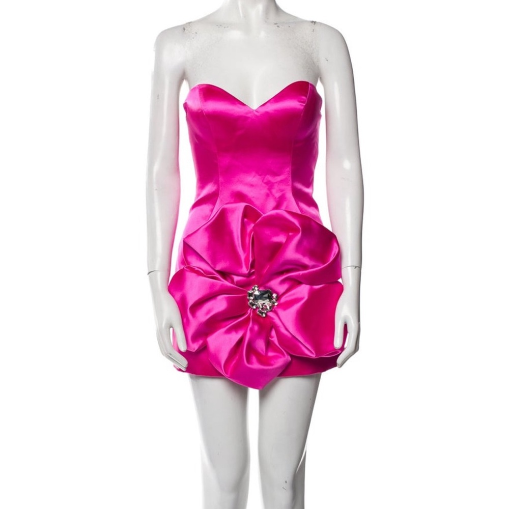 Area Pink strapless dress with flower appliqué